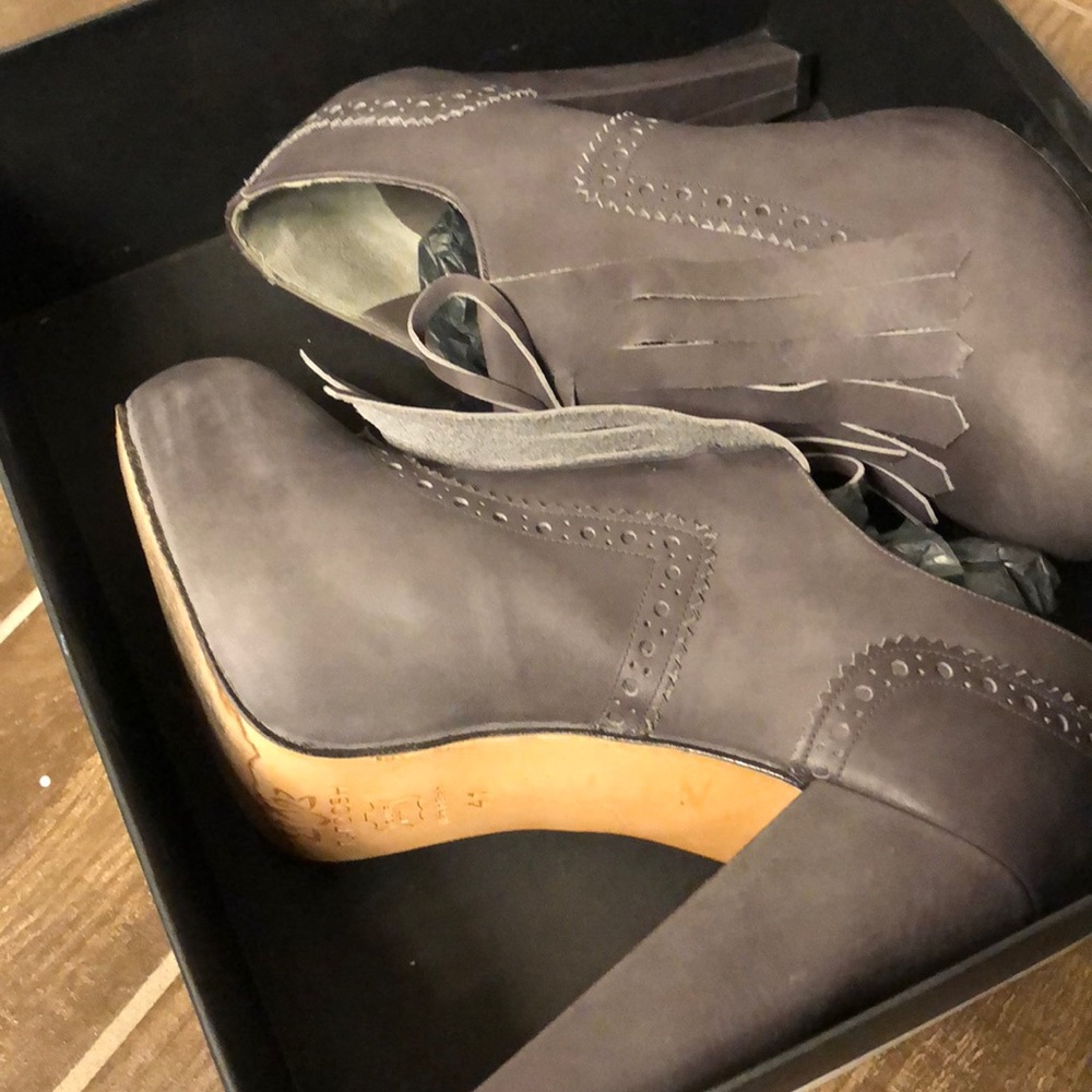 Tatoosh Soft Authentic Leather Grey Bootie! - image 6